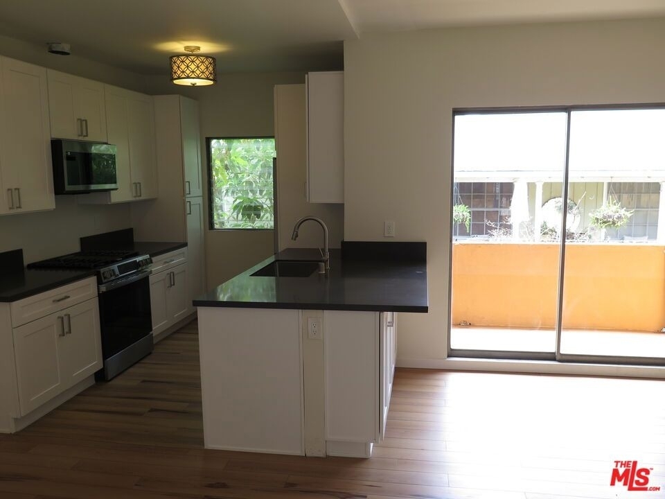 1022 N Croft Avenue - Photo 14