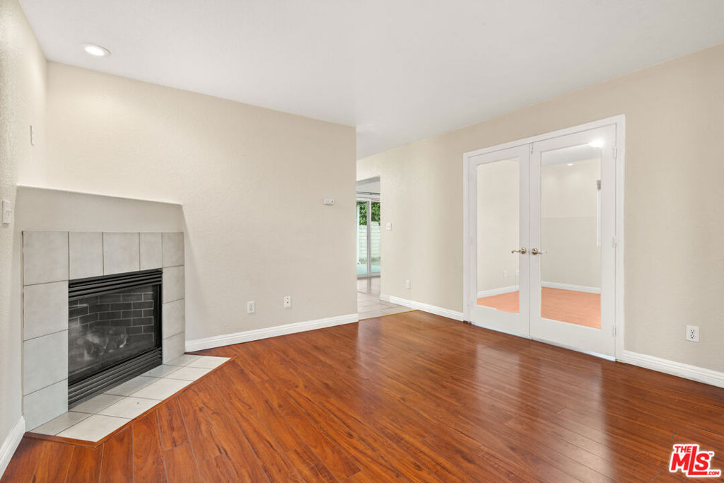 9155 Cedros Avenue - Photo 2
