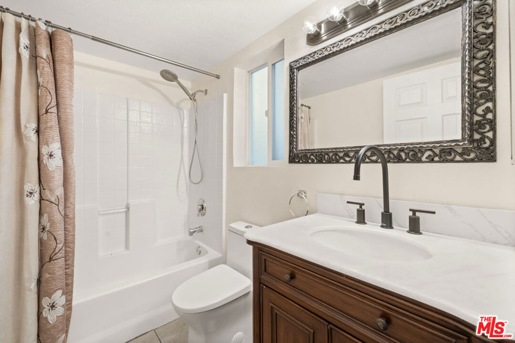 9155 Cedros Avenue - Photo 12