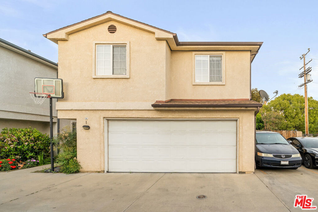 9155 Cedros Avenue - Photo 0