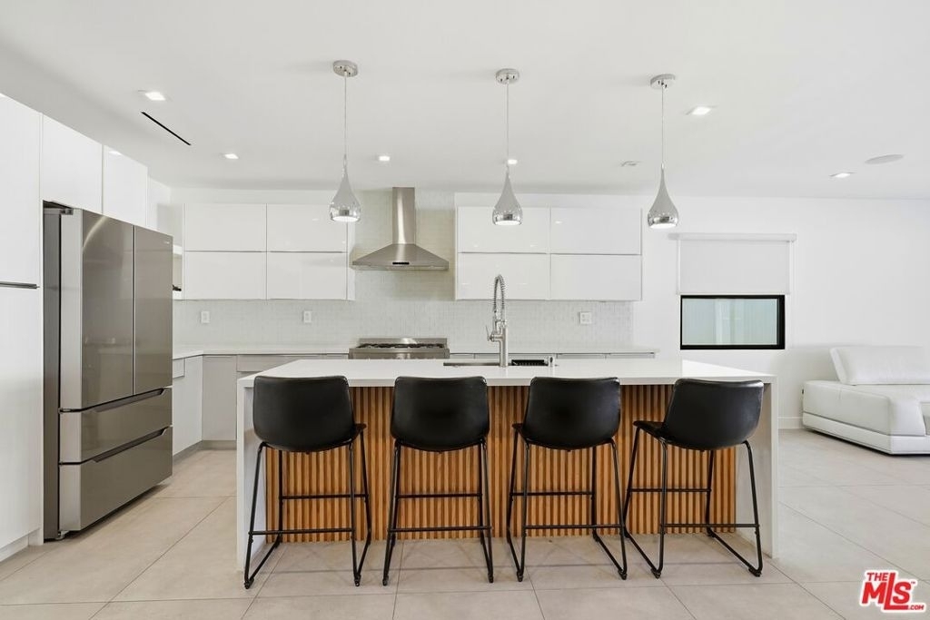 5735 Saloma Avenue - Photo 8