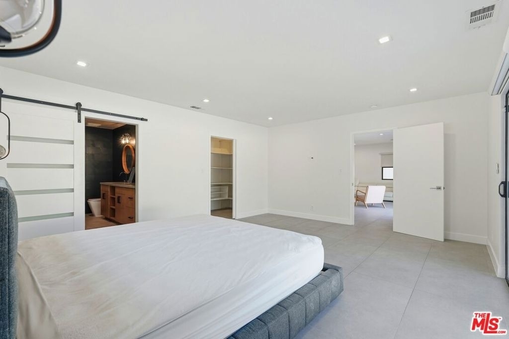 5735 Saloma Avenue - Photo 36