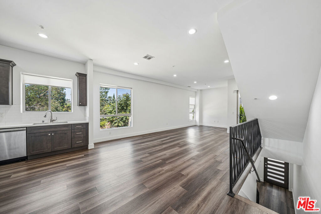 6002 Klump Avenue - Photo 3
