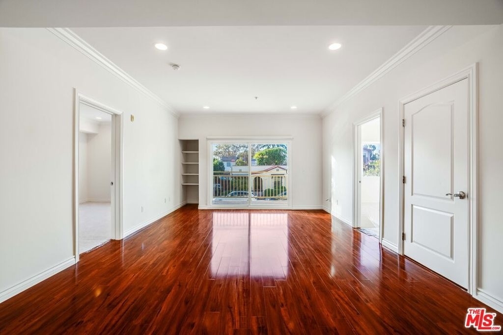 3328 Oakhurst Avenue - Photo 1