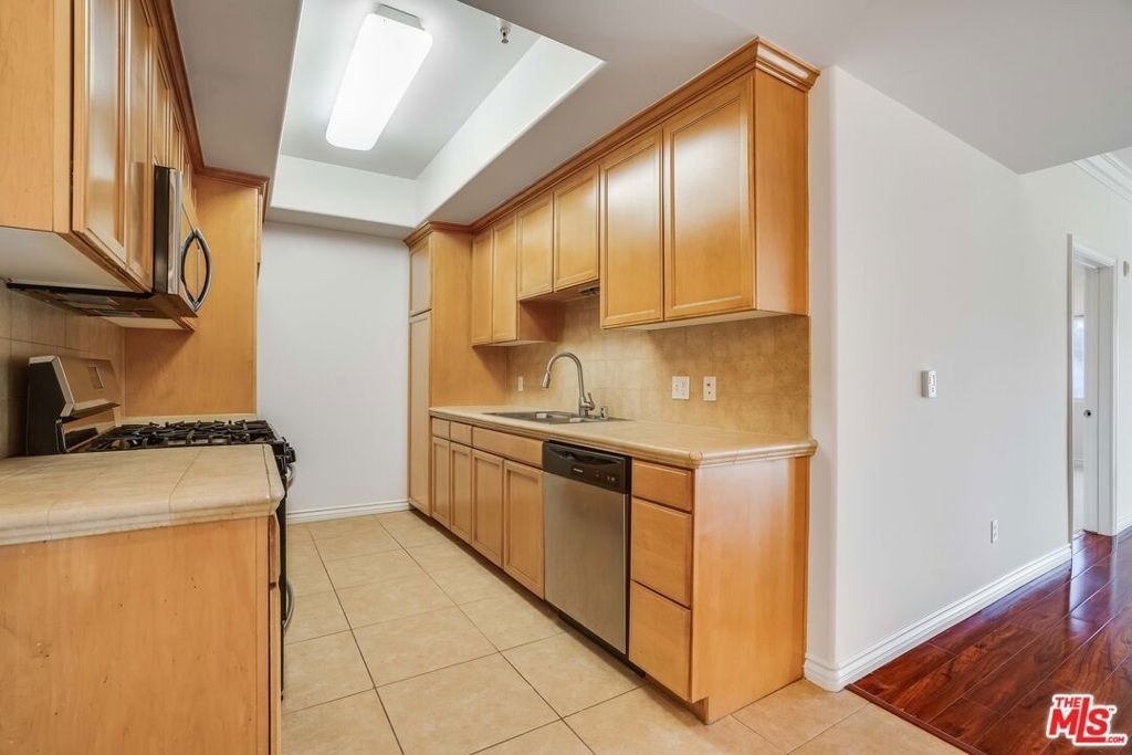 3328 Oakhurst Avenue - Photo 4