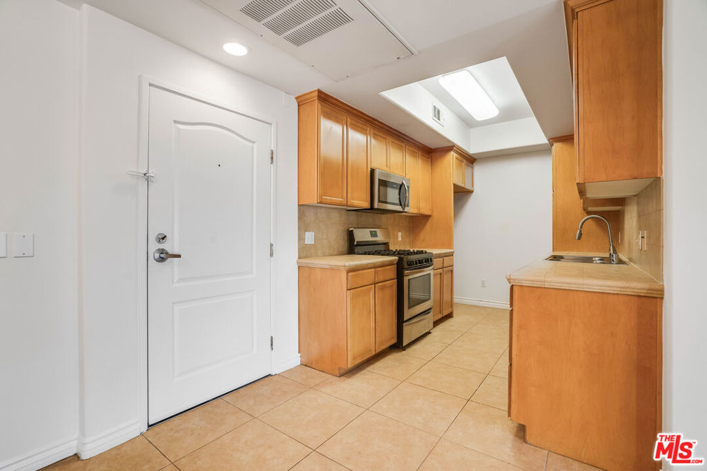 3328 Oakhurst Avenue - Photo 3