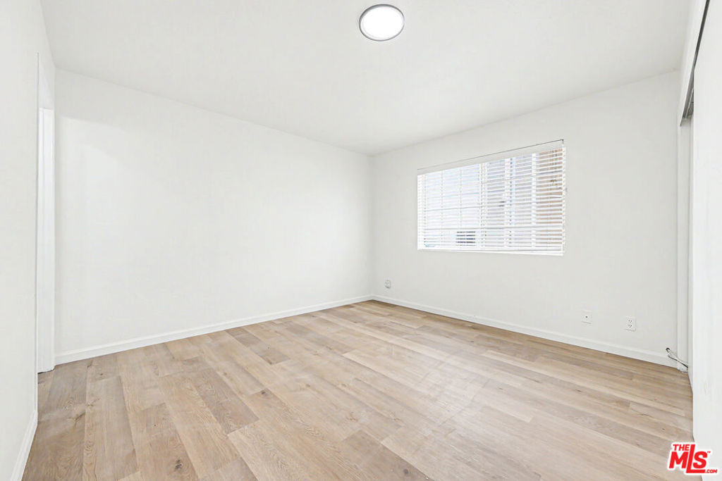 1820 S Barrington Avenue - Photo 11