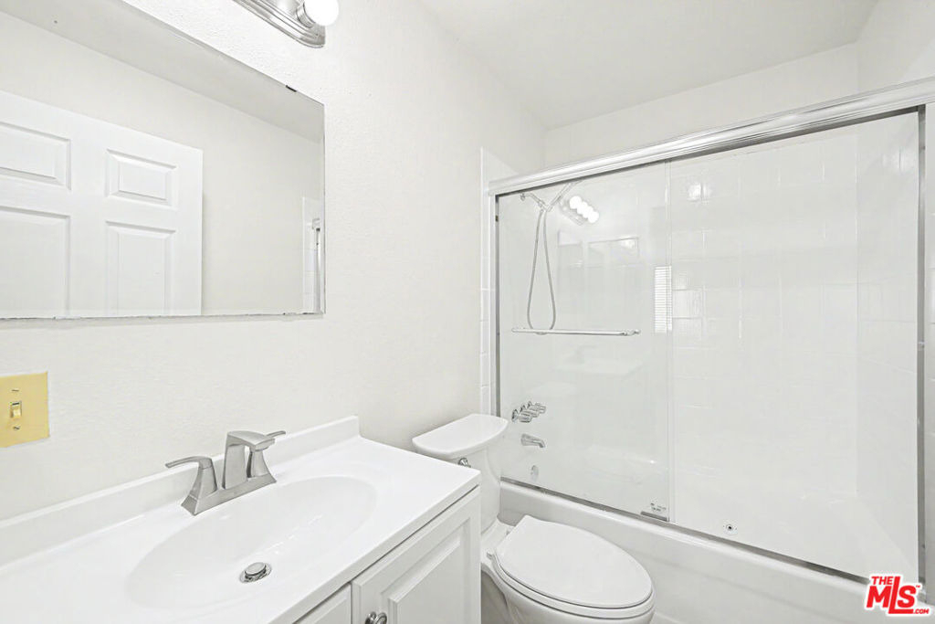 1820 S Barrington Avenue - Photo 13