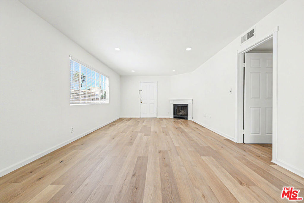 1820 S Barrington Avenue - Photo 3