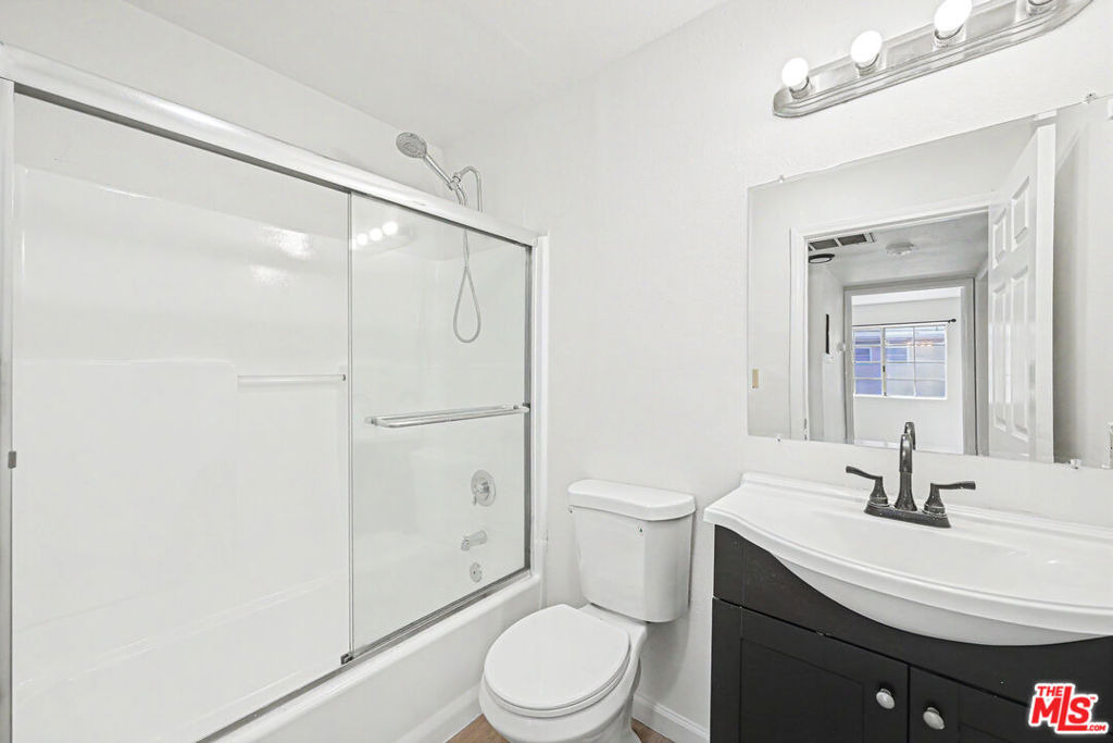 1820 S Barrington Avenue - Photo 10