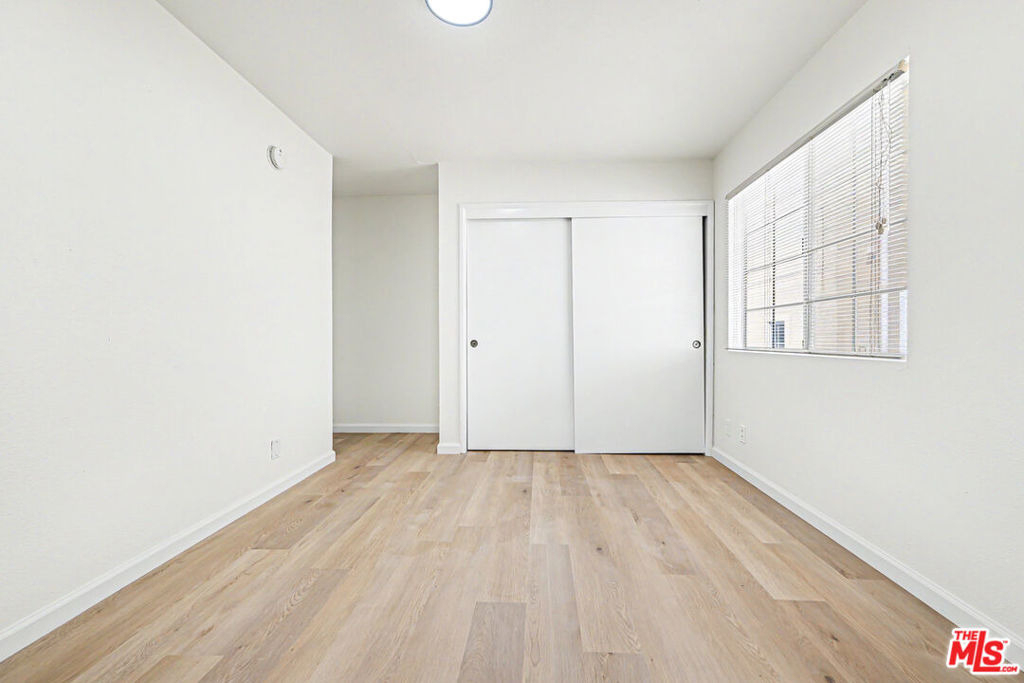 1820 S Barrington Avenue - Photo 15