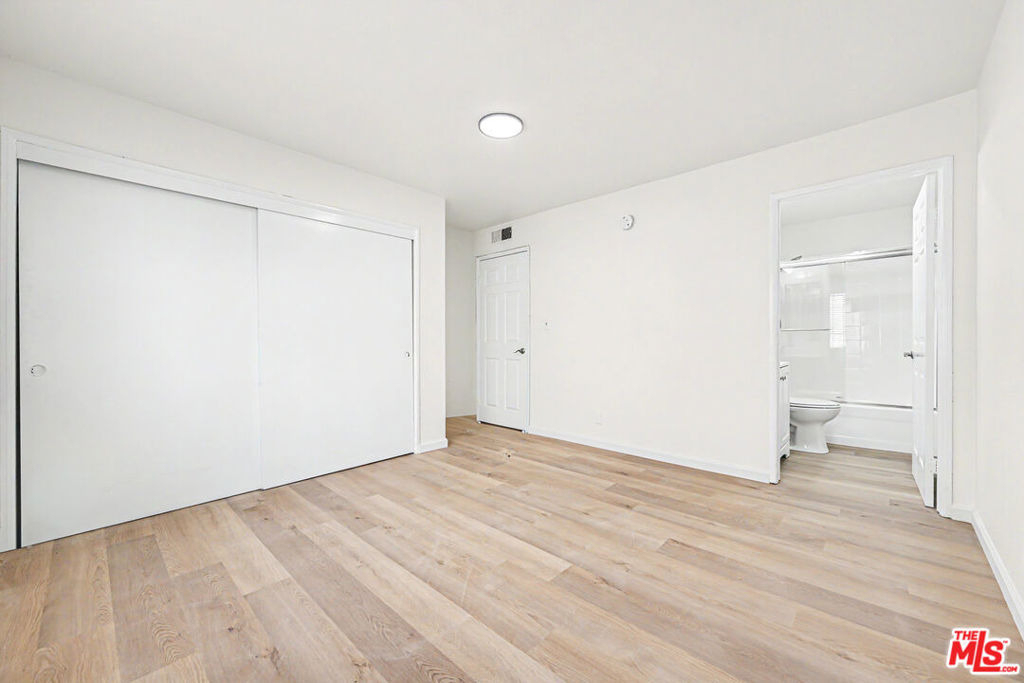 1820 S Barrington Avenue - Photo 12