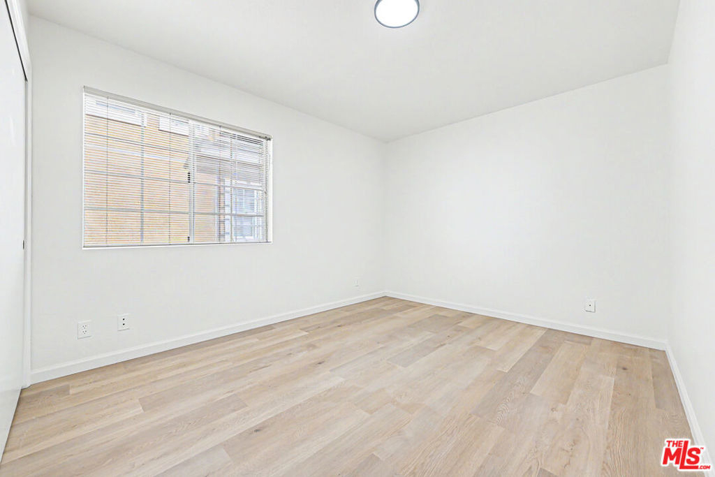 1820 S Barrington Avenue - Photo 14