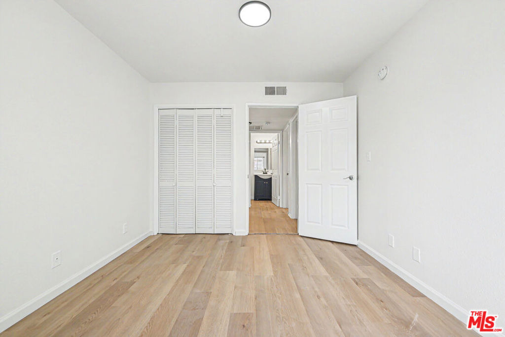 1820 S Barrington Avenue - Photo 9