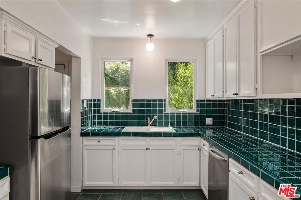 627 26th Street - Photo 7