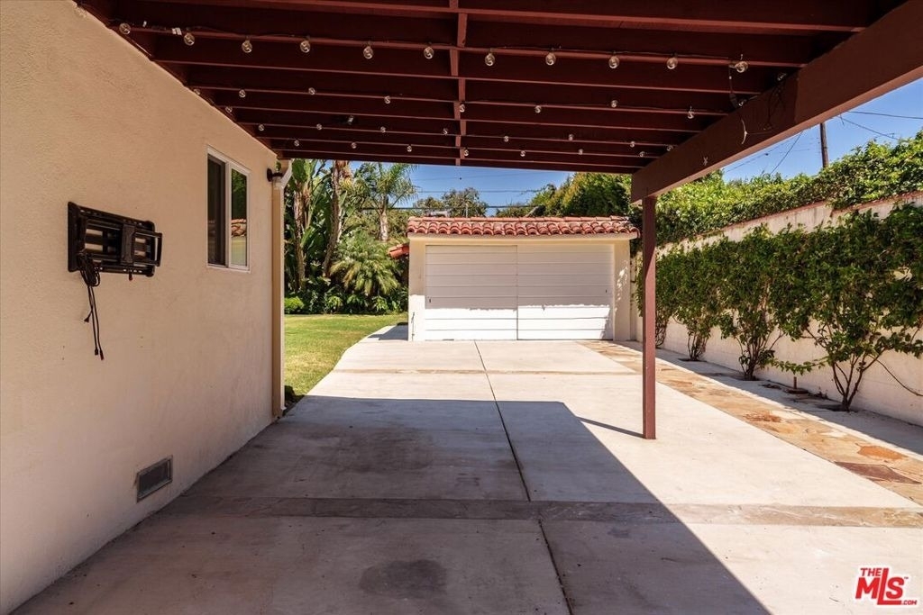 627 26th Street - Photo 29