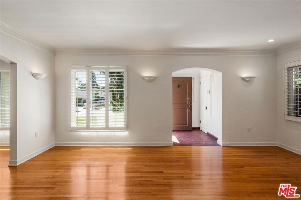 627 26th Street - Photo 2
