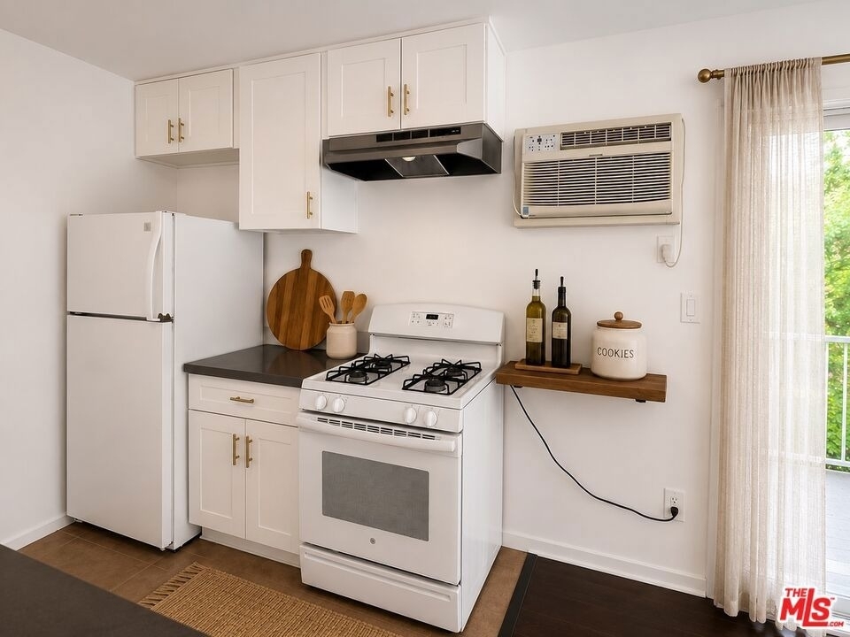 245 S Rampart Boulevard - Photo 4
