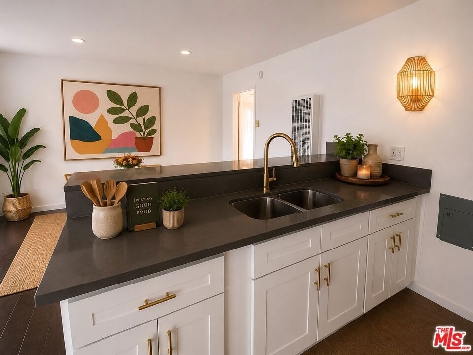 245 S Rampart Boulevard - Photo 3