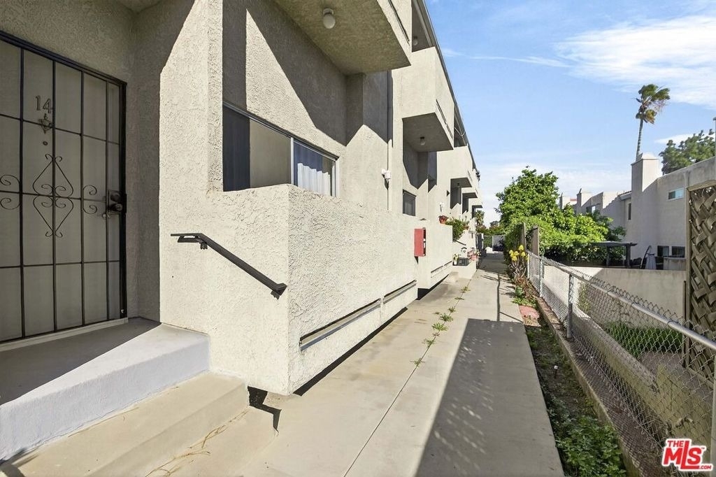 9034 Willis Avenue - Photo 17
