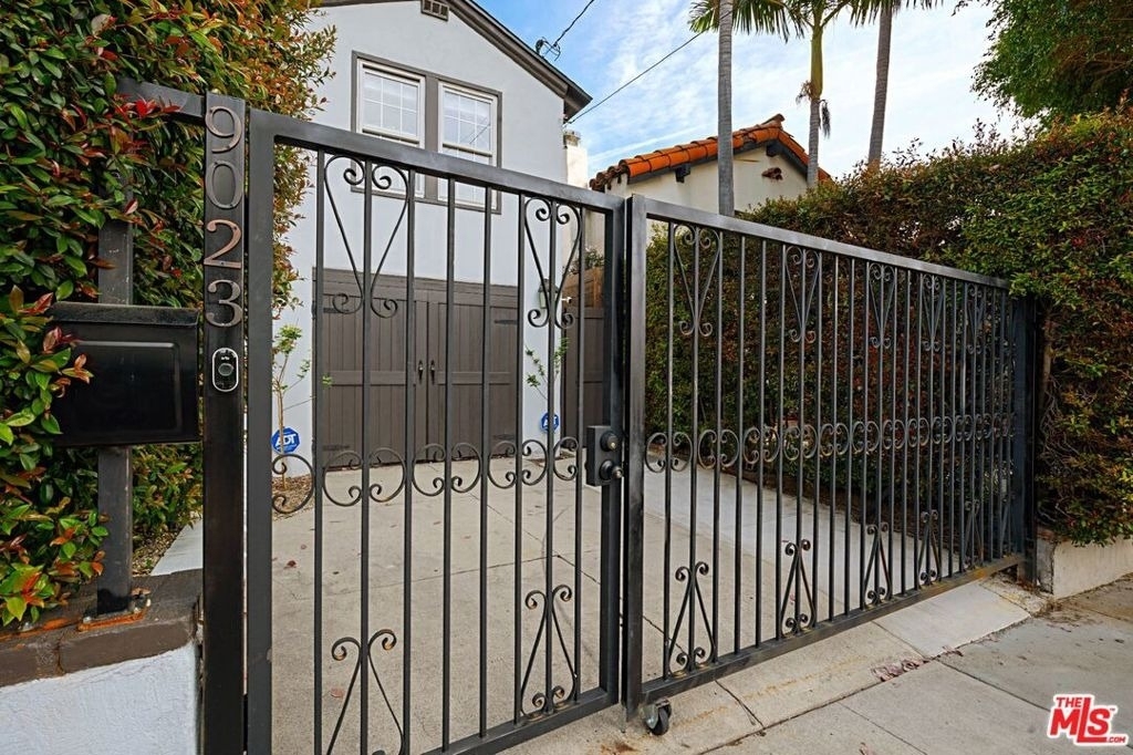 9023 Phyllis Avenue - Photo 4