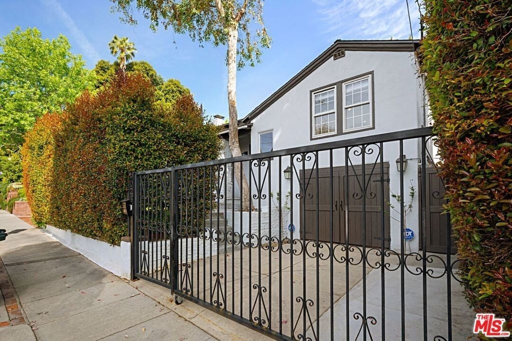 9023 Phyllis Avenue - Photo 3