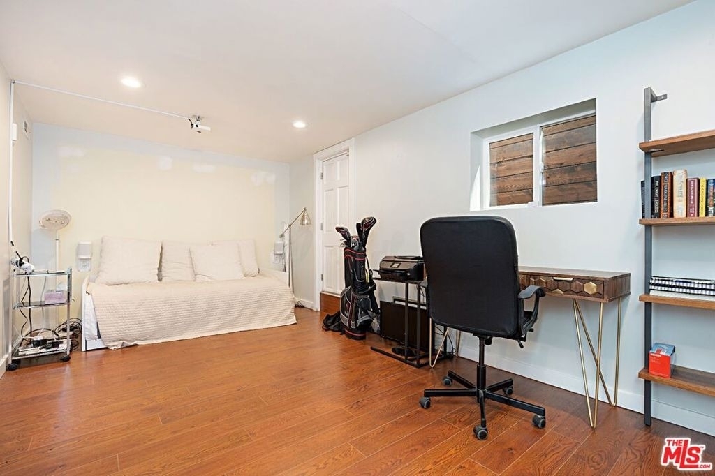 9023 Phyllis Avenue - Photo 32