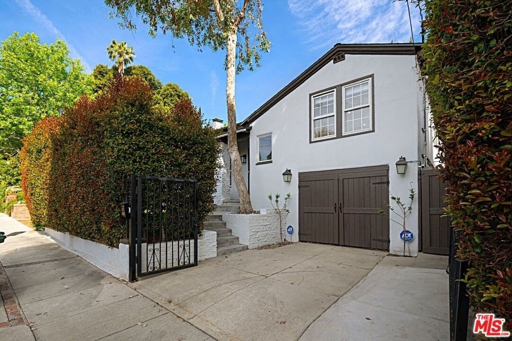 9023 Phyllis Avenue - Photo 0