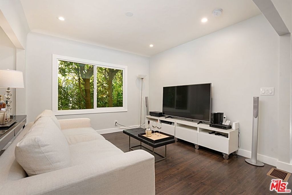 9023 Phyllis Avenue - Photo 13