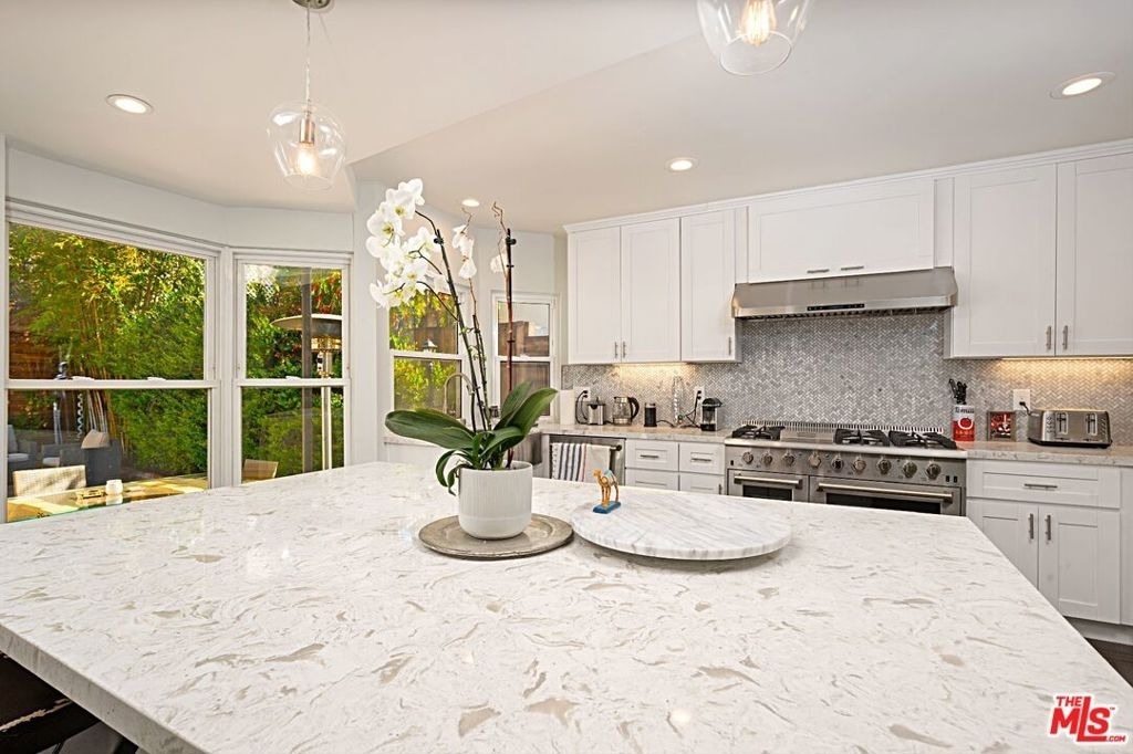 9023 Phyllis Avenue - Photo 18