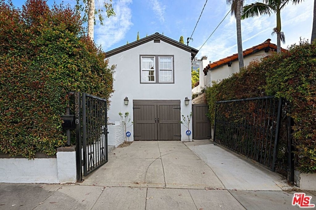 9023 Phyllis Avenue - Photo 2