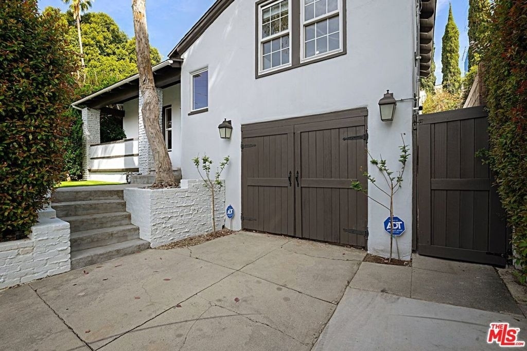 9023 Phyllis Avenue - Photo 1
