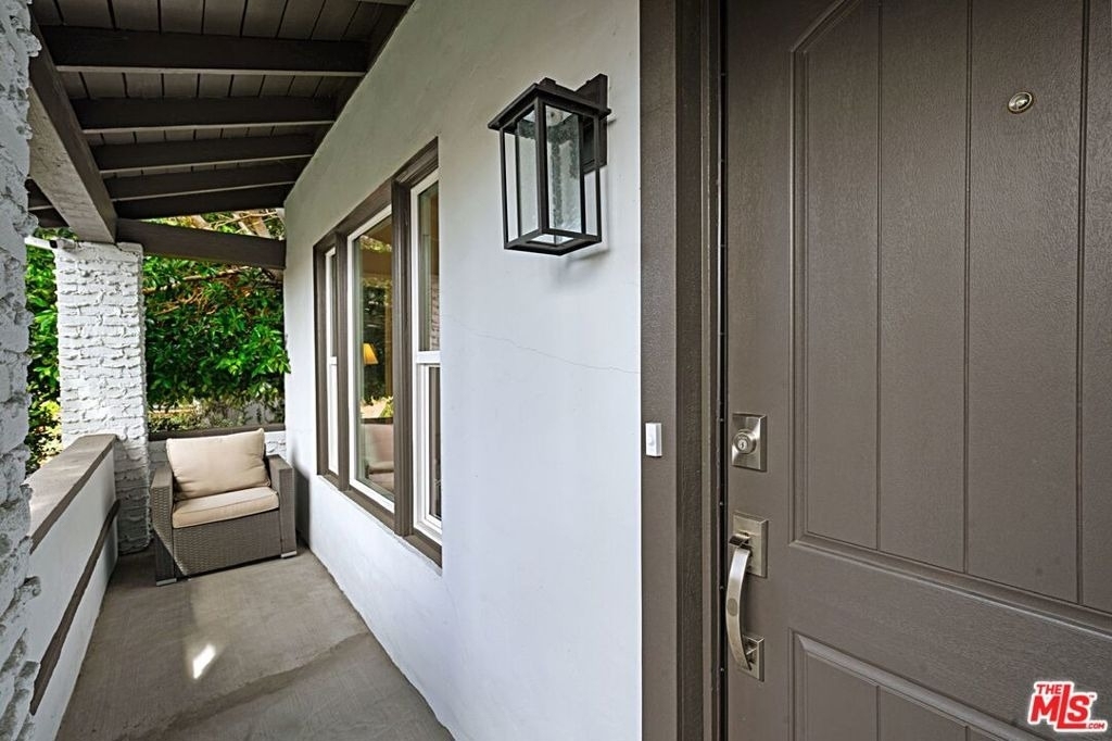 9023 Phyllis Avenue - Photo 8