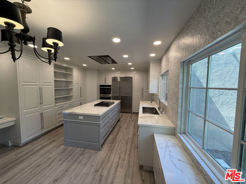 519 N Rexford Drive - Photo 11
