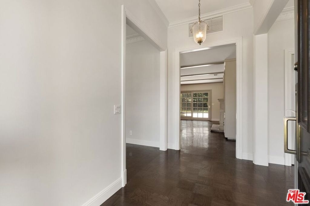 519 N Rexford Drive - Photo 7