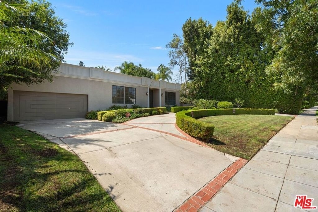 519 N Rexford Drive - Photo 1
