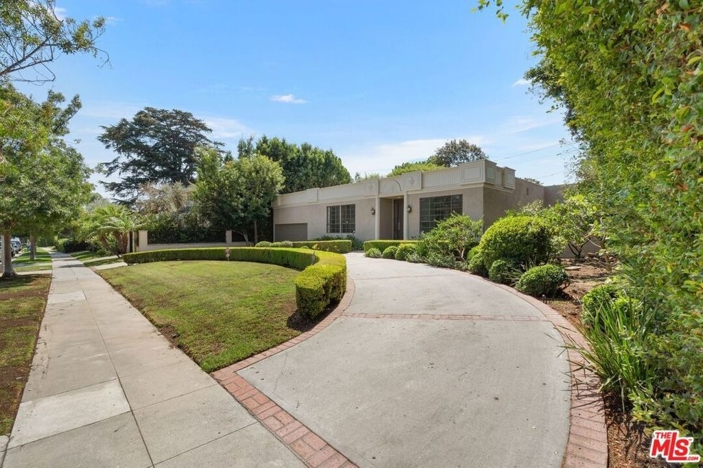 519 N Rexford Drive - Photo 2