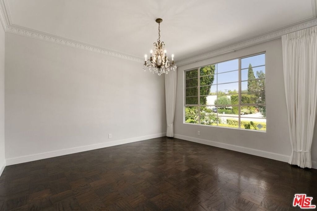 519 N Rexford Drive - Photo 10