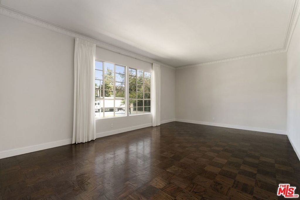 519 N Rexford Drive - Photo 8