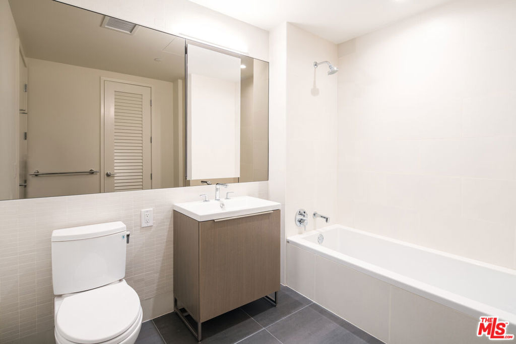 889 Francisco Street - Photo 11