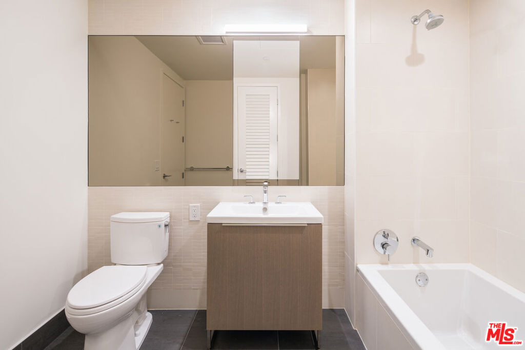 889 Francisco Street - Photo 10