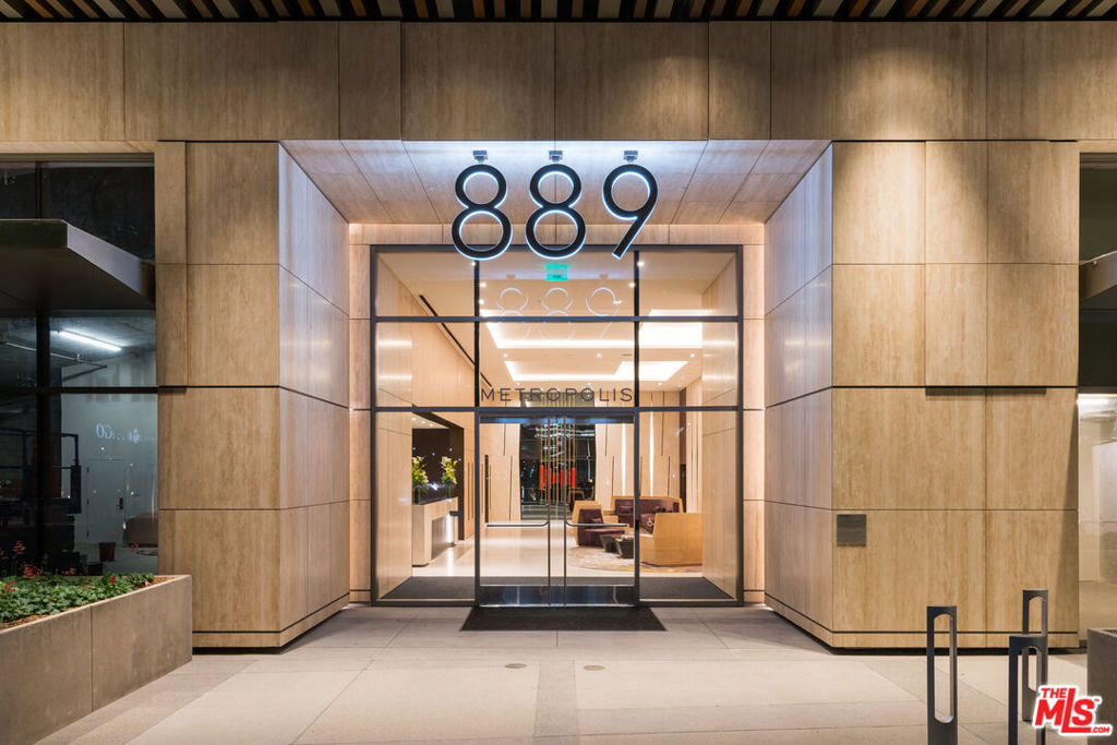 889 Francisco Street - Photo 17