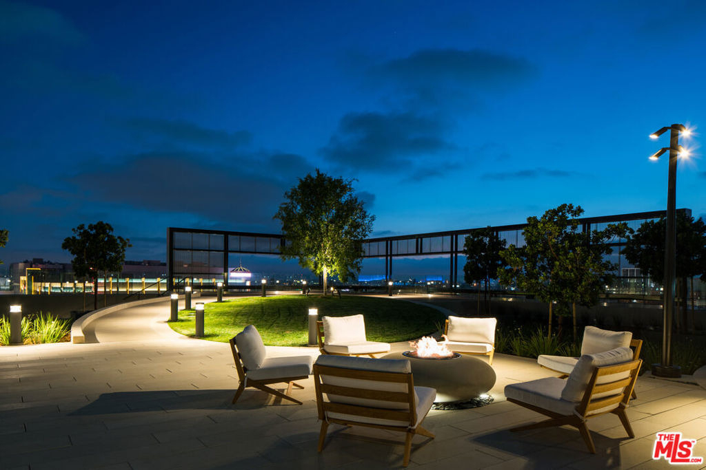889 Francisco Street - Photo 36