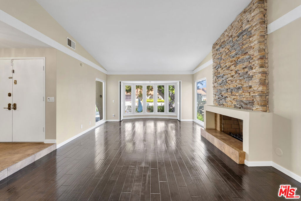 26572 Academy Drive - Photo 2