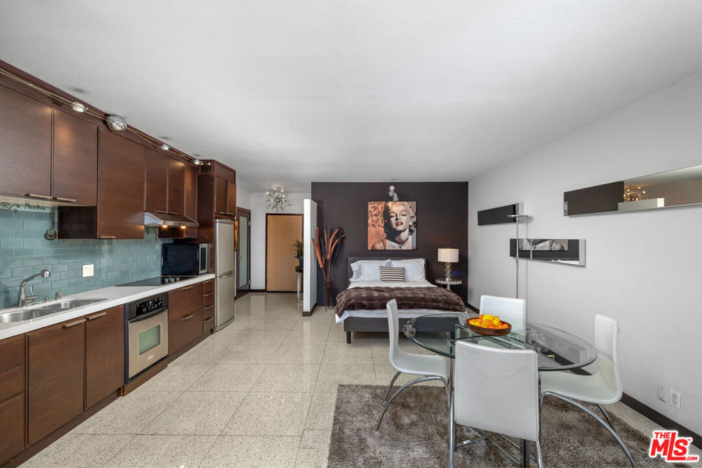 999 N Doheny Drive - Photo 4