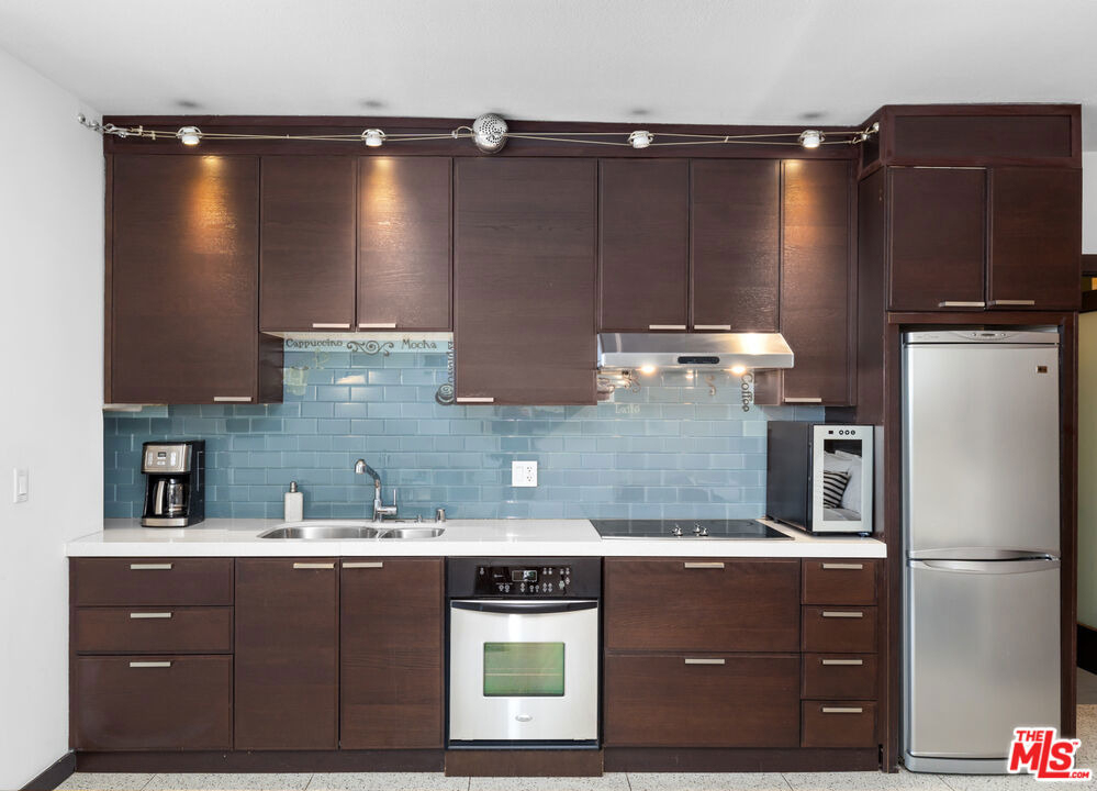 999 N Doheny Drive - Photo 5