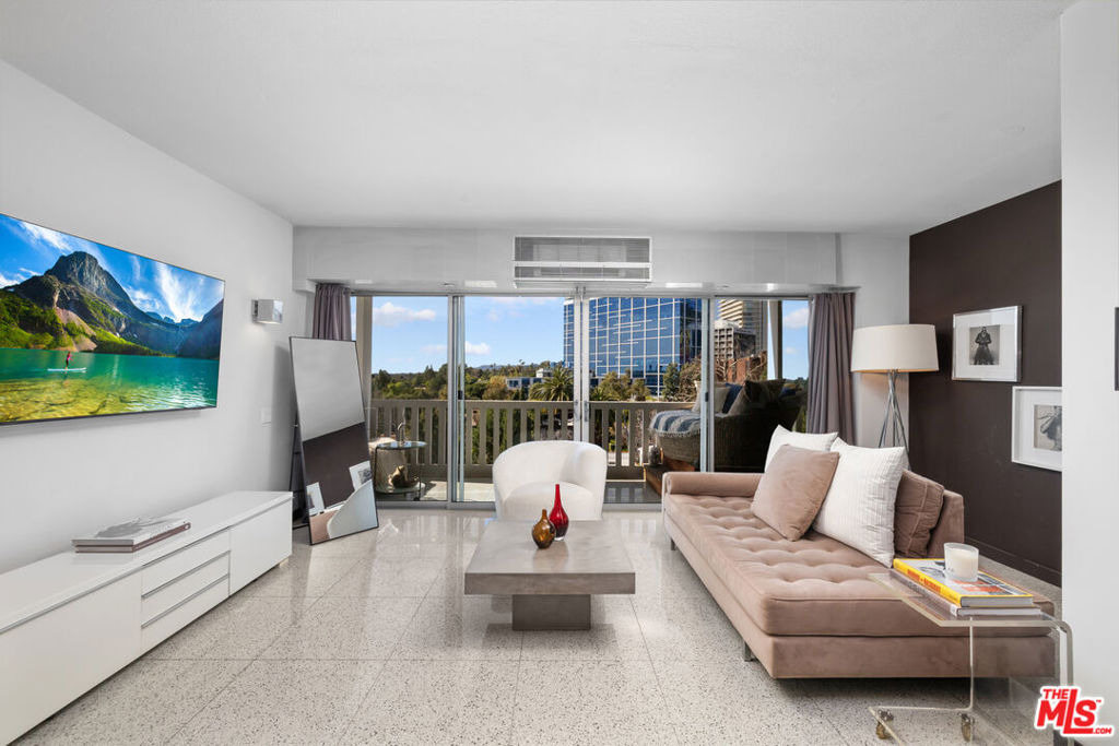 999 N Doheny Drive - Photo 1