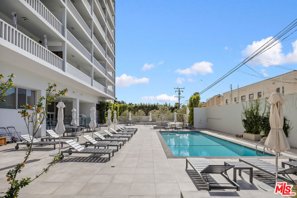 999 N Doheny Drive - Photo 15
