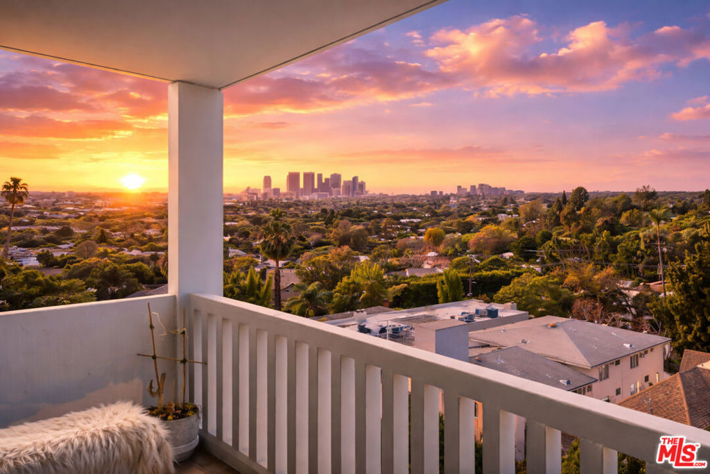 999 N Doheny Drive - Photo 0