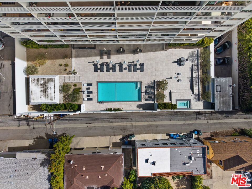 999 N Doheny Drive - Photo 17